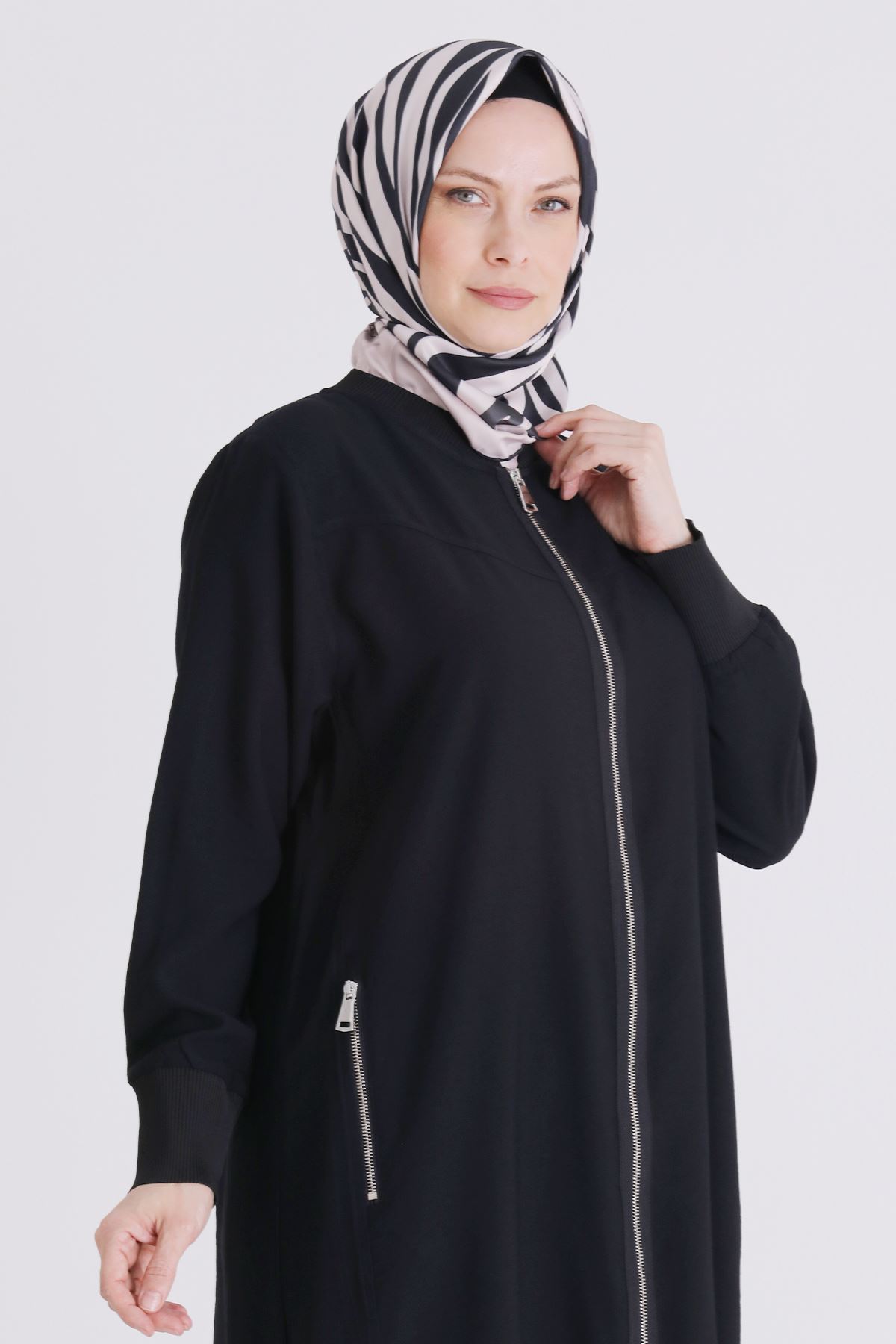 Behrem Çıtçıt Detaylı Ferace- LYN04449 Siyah