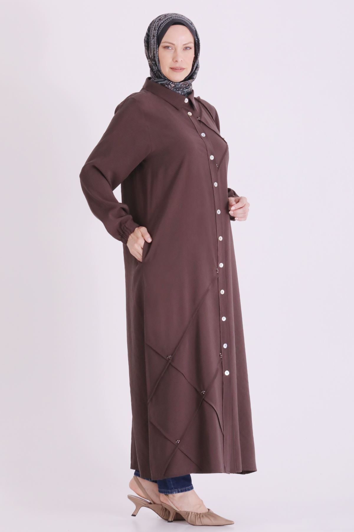 Behrem İşlemeli Nervürlü Ferace- LYN04667 Kahve