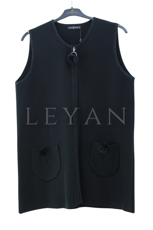 Mutlu Ertan Ponponlu Triko Yelek Siyah