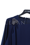 Fuat Gürşen Broşlu Şifonlu Bluz- LYN04501 Lacivert